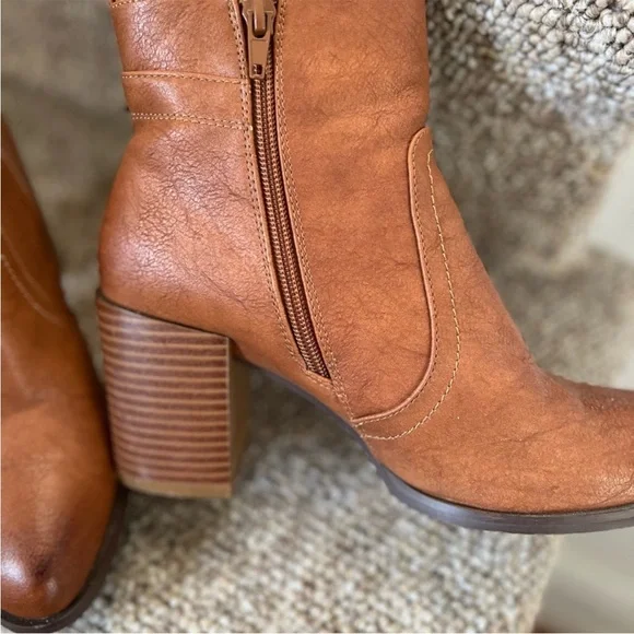 Olivia Miller Tan Lace-Up Block Heel Ankle Boots - Picture 5 of 7